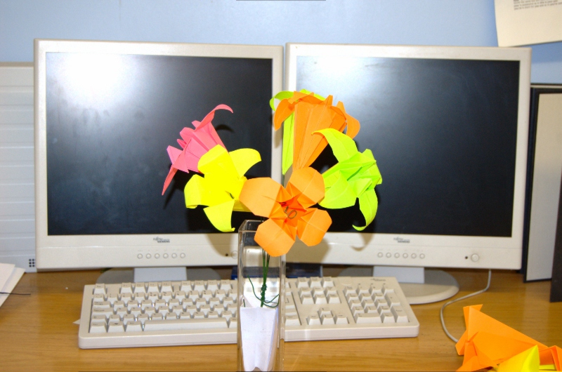 Origami_lily_bouquet
